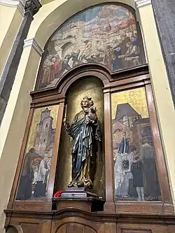 La Vierge du pont des Arches devant le triptyque du même nom peint par Alfred Martin, 1926.