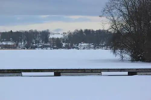 Le village d'Äksi.