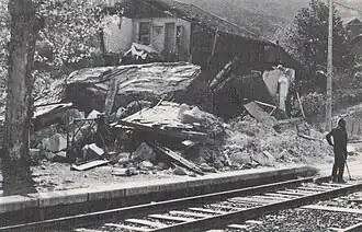 Éboulement de 1977 - Maison détruite devant la voie ferrée.