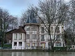 École municipale des arts.
