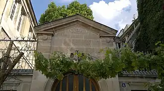 École de garçons au no&nbsp;6 avec au fronton : ÉCOLE PRIMAIRE - COMMUNALE DE JEUNES GARÇONS ISRAÉLITES - MODE MUTUEL.