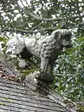 Edern : chapelle Saint-Jean-Botlan, animal fantastique au rampant du pignon ouest.