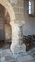 Pilier avec les armes de la Maison de Choiseul.
