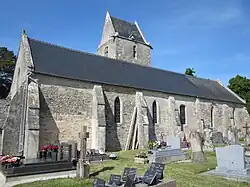 La façade de l'église.