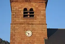 Clocher-abat-sons et horloge.