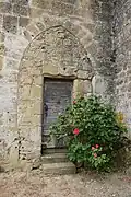 La porte du clocher.