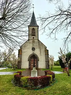 Façade et clocher.
