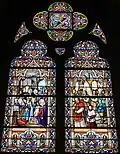 Françoise d'Amboise duchesse de Bretagne priant entourée de sa cour (gauche) sur un vitrail du début du XXe siècle dans l'église Saint-Clair de Réguiny.