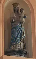 Vierge à l'Enfant piétinant un dragon.