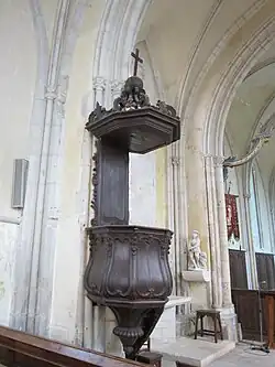 La chaire à prêcher.