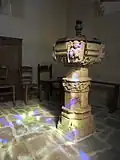 Les fonts baptismaux.