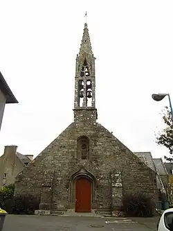 Façade et clocher.