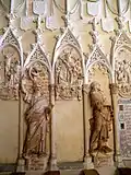 Chemin de croix et statues.