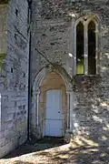Une porte sud de l'église Saint-Martin.