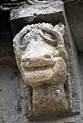 Bête tirant sa langue