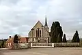 L'église Saint-Maurice et le monument aux morts