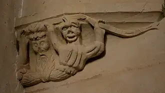 Chapiteau roman.