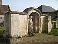 Vestiges de l'église Saint-Pierre.