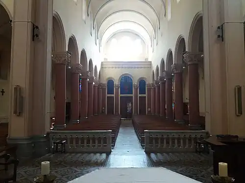 Nef côté portail