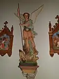 La statue de saint Michel.