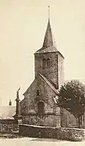 Monument aux morts devant l'église.