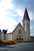 L'église Saint-Samson. Vue de la façade.
