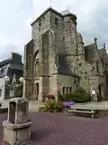 Église Saint-Sauveur : vue depuis l'arrière.