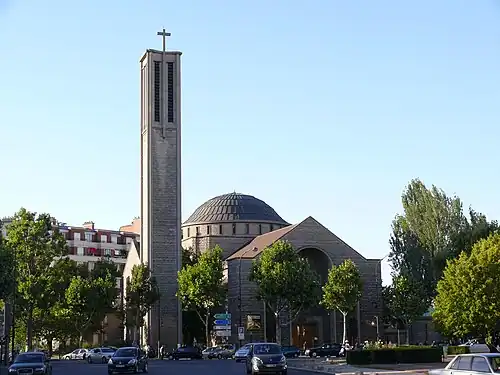 Sainte-Jeanne-de-Chantalà Paris.