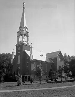 L'église de la paroisse de Sainte-Rose-de-Lima (Templeton), photo prise en 1947