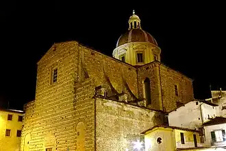 l'église la nuit.