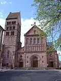 Gueberschwihr : église Saint-Pantaléon (1870-77) (le clocher, du XIIe&nbsp;siècle, est un vestige de l'ancienne église)