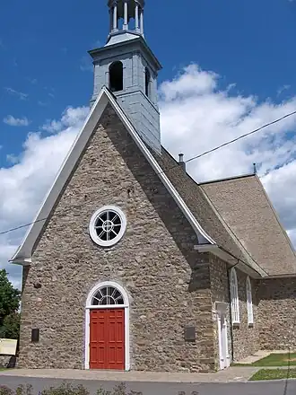 La doyenne des deux églises de Saint-Pierre-de-l'Île-d'Orléans de 1717.