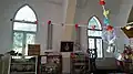 Intérieur côté vitraux.