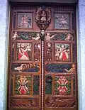 Le portail polychrome de l'église.