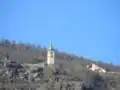 L'église vue depuis la vallée.