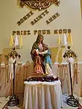 Statue de sainte Anne à l'intérieur de l'église.