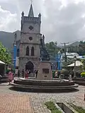 Église de l'Assomption et Monument de la Liberté.