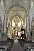 Gothique rayonnant du chœur qui présente une élévation à trois étages au-dessus d'un soubassement à arcatures aveugles : fenêtres basses, triforium à claire-voie et fenêtres hautes, église Saint-Amand.