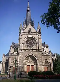 Le portail principal.