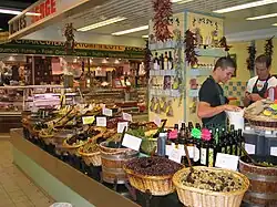 Étal d'olives.