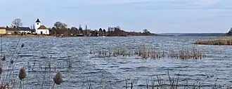 L'étang du Stock, vu depuis la route de Languimberg.