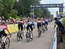La tête de la course à l'arrivée.