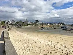 Port et bourg.