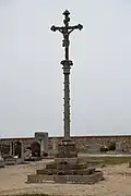 La croix du cimetière.