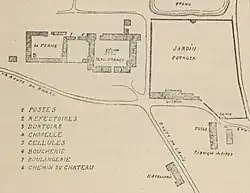 Plan en noir et blanc figurant des bâtiments et des voies.