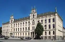 L'hôtel de ville.