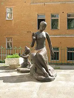 Statues dans la cour de sa maison kiévaine classées,