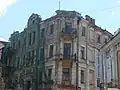 Descente Saint-André: une façade très rythmée.