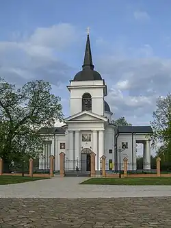 L'église de la Résurrection – la tombe de l'Hetman K. Rozoumovski, 1803 classée.