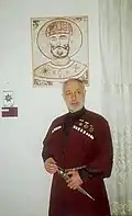 Henri Kouprachvili en tchokha, le costume national de la Géorgie.